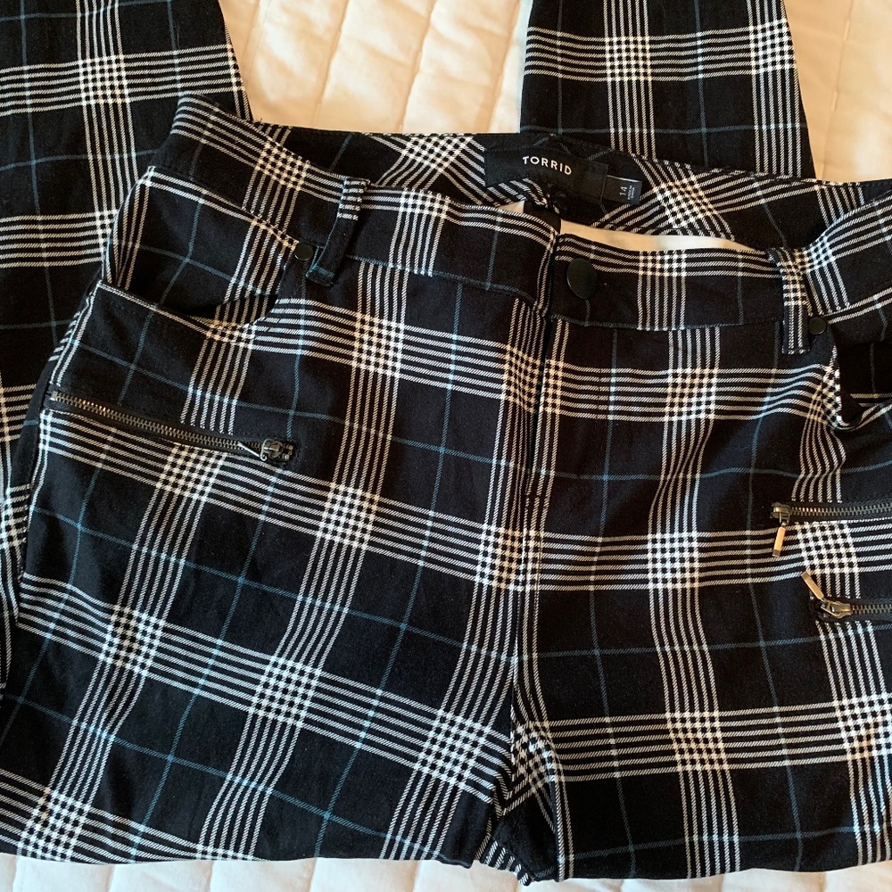 Torrid | Black and White Plaid Jegging Trouser Size 14